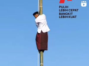 Aksi Santri Bersarung Panjat Tiang Bendera Saat Upacara di Ponpes Klaten