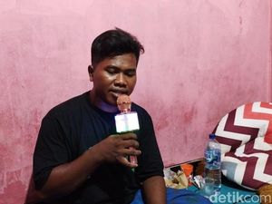 Pahitnya Hidup Sarino di Balik Kocaknya Lagu Dir Dur Daeng Pahitnya Hidup Sarino di Balik Kocaknya Lagu Dir Dur Daeng