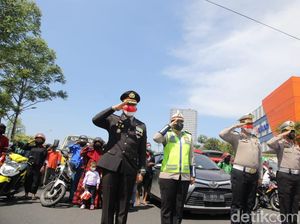 Momen Pengendara 4 Kota di Jatim Ambil Sikap Sempurna saat HUT ke-77 RI