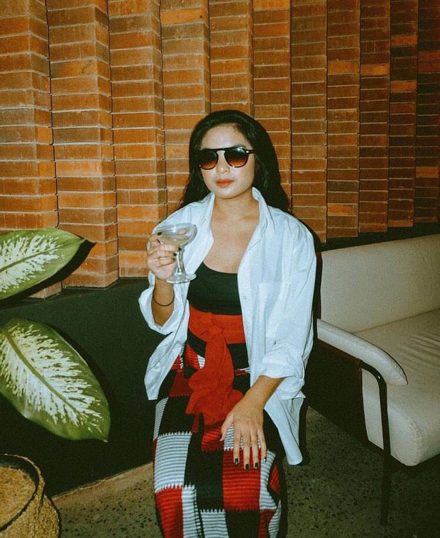 Syandria dengan semi-tradisional/ foto: Instagram.com/ @syandria