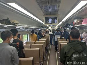 Penumpang KA dan Pesawat di Surabaya Khidmat Ikuti Detik-detik Proklamasi