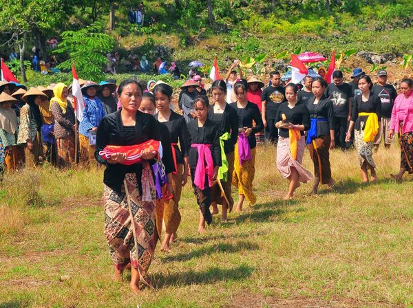 Menyaksikan Upacara Bendera Warga Samin di Pegunungan Kendeng
