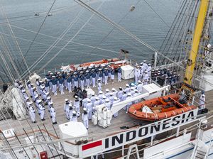 Suasana Upacara HUT Ke-77 RI di Atas Kapal KRI Bima Suci Suasana Upacara HUT Ke-77 RI di Atas Kapal KRI Bima Suci