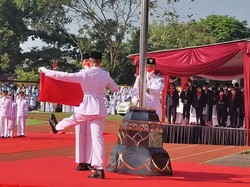 Tangis Itu Pecah Kala Merah Putih Gagal Berkibar di Upacara Solo