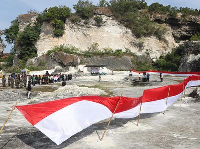 Momen Pengibaran Sang Merah Putih di Seantero Nusantara