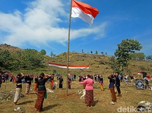 Warga Kendeng Gelar Upacara Rakyat Kemerdekaan di Bukit Ngalang-Alangan Pati
