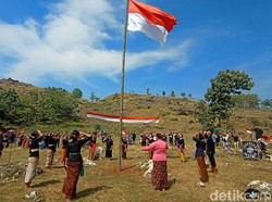 Warga Kendeng Gelar Upacara Rakyat Kemerdekaan di Bukit Ngalang-Alangan Pati