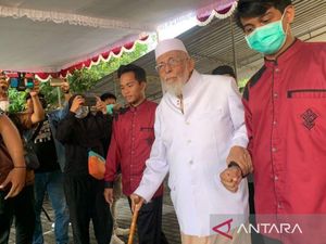 Pertama dalam Sejarah: Baasyir Upacara 17-an di Ponpes Ngruki Pertama dalam Sejarah: Baasyir Upacara 17-an di Ponpes Ngruki