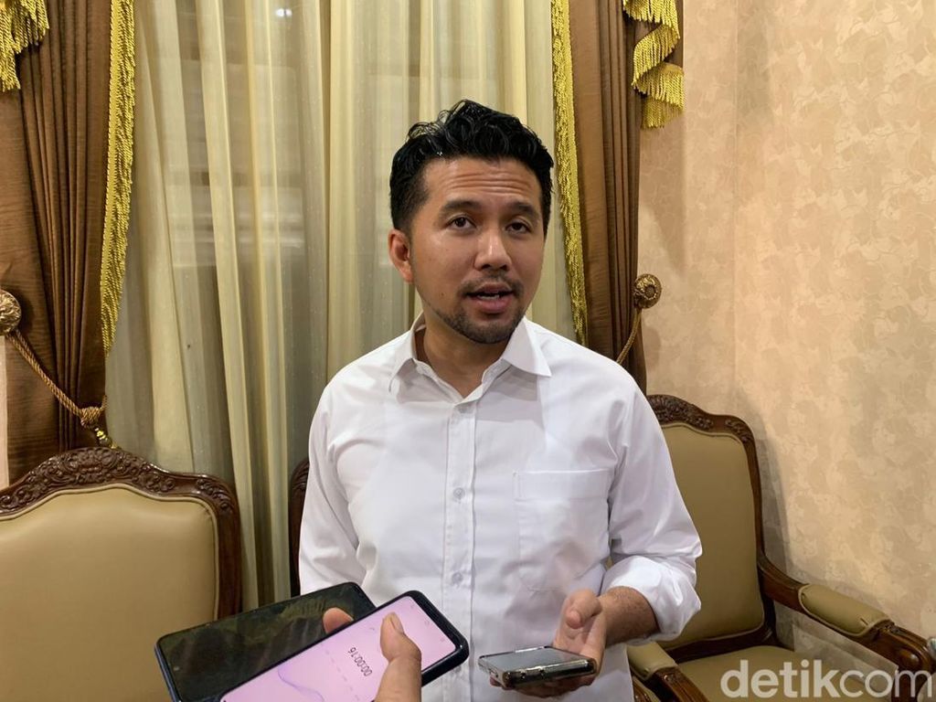 Emil Dardak Bilang Gibran Berpeluang Maju Pilgub, tapi... Emil Dardak Bilang Gibran Berpeluang Maju Pilgub, tapi...