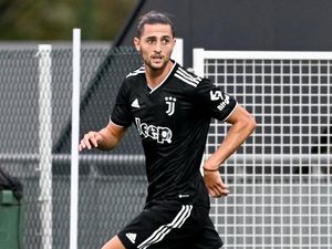 MU Gagal Beli Rabiot, Juventus Terancam Rugi Bandar