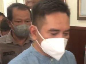 Sidang Vonis Diskorsing, Pemerkosa Santriwati Mas Bechi Diam Seribu Bahasa Sidang Vonis Diskorsing, Pemerkosa Santriwati Mas Bechi Diam Seribu Bahasa