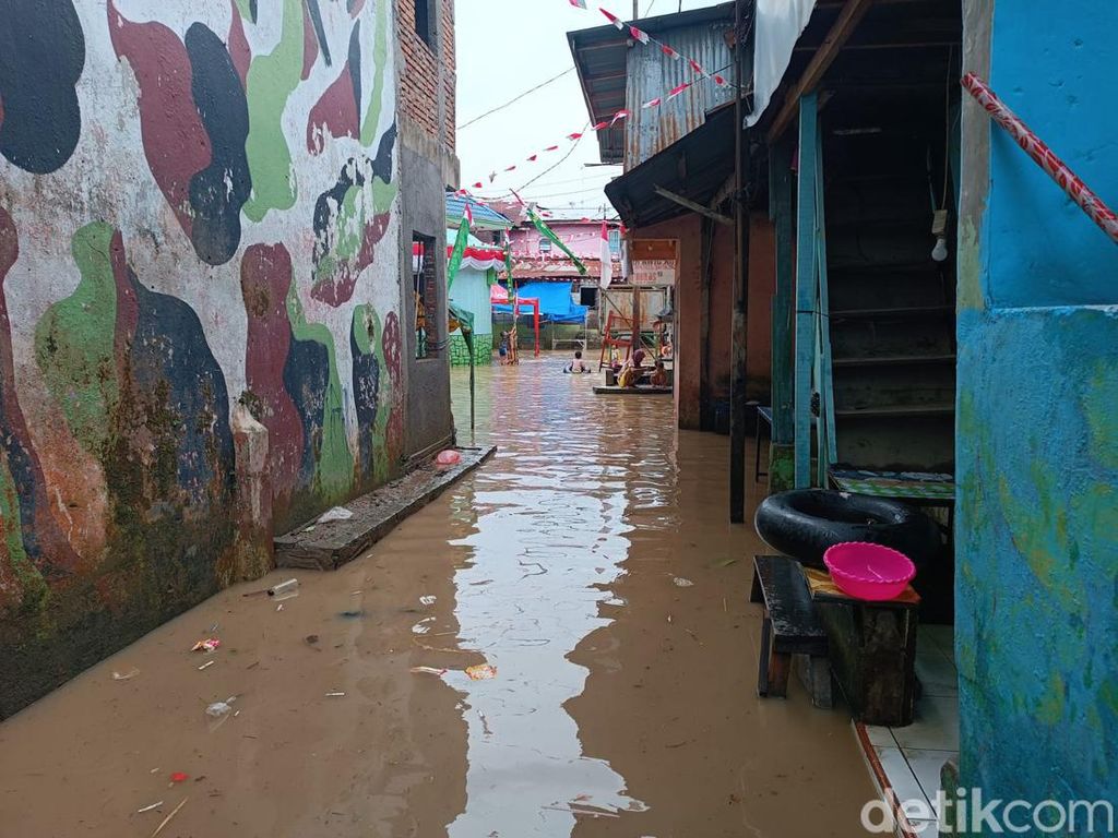 Hujan Deras, Sejumlah Wilayah di Medan Banjir Hujan Deras, Sejumlah Wilayah di Medan Banjir
