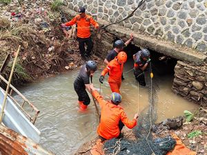 Agar Banjir Tak Terulang di Cibinong, BPBD Bersihkan Gorong-gorong