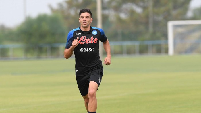 NAPLES, ITALY - AUGUST 18: Giovanni Simeone of Napoli in training on August 18, 2022 in Naples, Italy. (Photo by SSC NAPOLI/SSC NAPOLI via Getty Images)