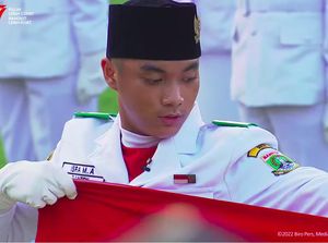 Isra Mashel, Putra Sandy Arifin Jadi Sorotan di Upacara Penurunan Merah Putih Isra Mashel, Putra Sandy Arifin Jadi Sorotan di Upacara Penurunan Merah Putih