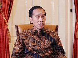 Jokowi Salurkan 3 Jenis Bansos Jelang Kenaikan Harga BBM