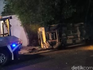 Truk Tabrak 4 Motor dan 1 Mobil di Puncak, 4 Orang Tewas