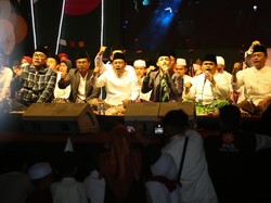 Gus Muhaimin Puji Jokowi Serius Bekerja di Depan Santri Ponpes Wali