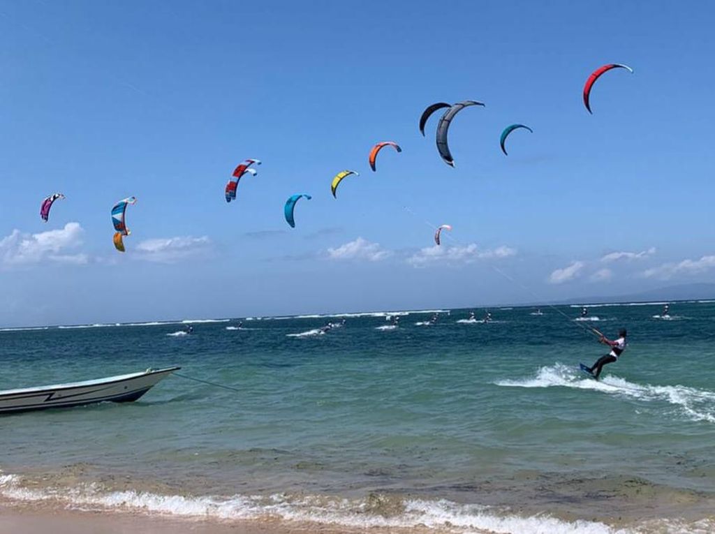 Sanfest 2022, Ratusan Atlet Ikuti Kompetisi Surfing dan Kite Surfing
