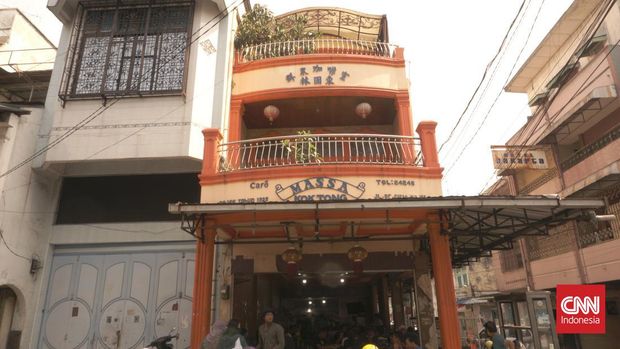 Kopi Massa Kok Tong Kopi Massa Kok Tong, salah satu tempat legendaris di Kota Pematang Siantar, Sumatera Utara. Kopi ini sudah ada sejak 1925 dengan cita rasa yang khas. Selain kopi hitam, salah satu menu andalan lainnya adalah roti bakar srikaya.