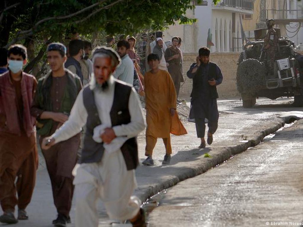Korban Tewas Ledakan Bom di Masjid Kabul Bertambah Jadi 10 Orang