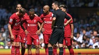 Thiago Alcantara dan Alex-Oxalde Chamberlain alami cedera paha, sementara Naby Keita cedera otot. Tiga gelandang tengah Liverpool cedera semua (Getty Images)