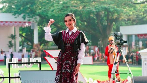 Semua Mata Tertuju Padamu! 7 Potret Cantik Lyodra Ginting Nyanyi di Istana