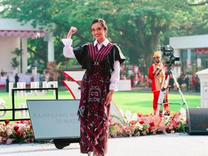 Semua Mata Tertuju Padamu! 7 Potret Cantik Lyodra Ginting Nyanyi di Istana Semua Mata Tertuju Padamu! 7 Potret Cantik Lyodra Ginting Nyanyi di Istana