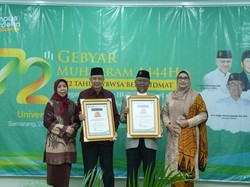 Mantan Gubernur Jateng Raih Budai Award dari Unissula