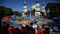 Merayakan HUT RI Sambil Menikmati Asrinya Alun-alun Garut