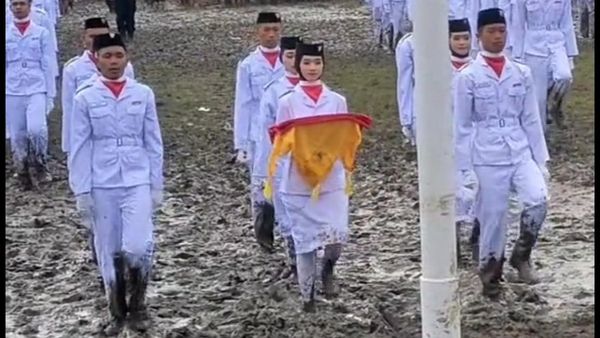 Potret Semangat Paskibra Sibulue Bone, di Lapangan Berlumpur dan Berlintah
