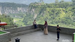6 Potret Pesona Lembah Ngarai Sianok, Pahatan Perbukitan yang Indah