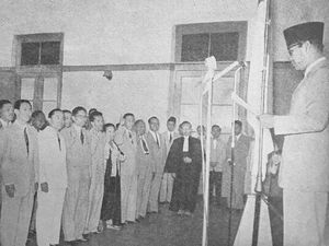 Isi Dekrit Presiden 5 Juli 1959 Beserta Latar Belakangnya Isi Dekrit Presiden 5 Juli 1959 Beserta Latar Belakangnya