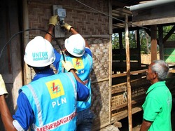 Bye-bye Gelap! 200 Keluarga di Malut Kini Nikmati Listrik 24 Jam