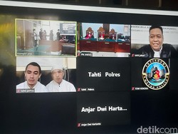Ekspresi Putra Siregar saat Divonis 6 Bulan Penjara oleh Hakim