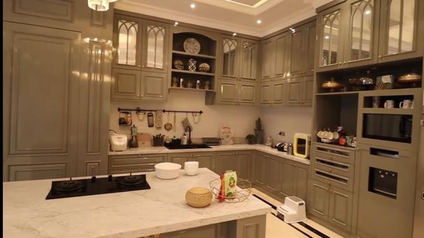 Rumah Arie Untung dan Fenita Rumah Arie Untung dan Fenita