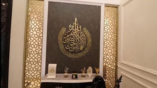 Rumah Arie Untung dan Fenita Rumah Arie Untung dan Fenita