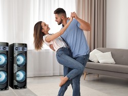 Menggelegar! Ini Teknologi di Balik Bluetooth Speaker Aktif Polytron