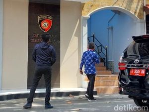 Diperiksa KPK soal OTT Bupati Pemalang, Wabup: Ditanya Jual Beli Jabatan Diperiksa KPK soal OTT Bupati Pemalang, Wabup: Ditanya Jual Beli Jabatan