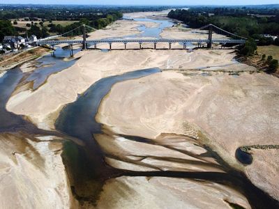 Sungai di Prancis Kering Kerontang, Kapal-kapal pada Nganggur