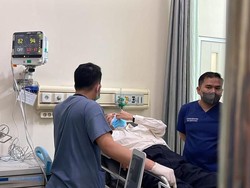 Momen Surya Darmadi Pakai Kursi Roda, Lalu Dibawa ke RS Adhyaksa