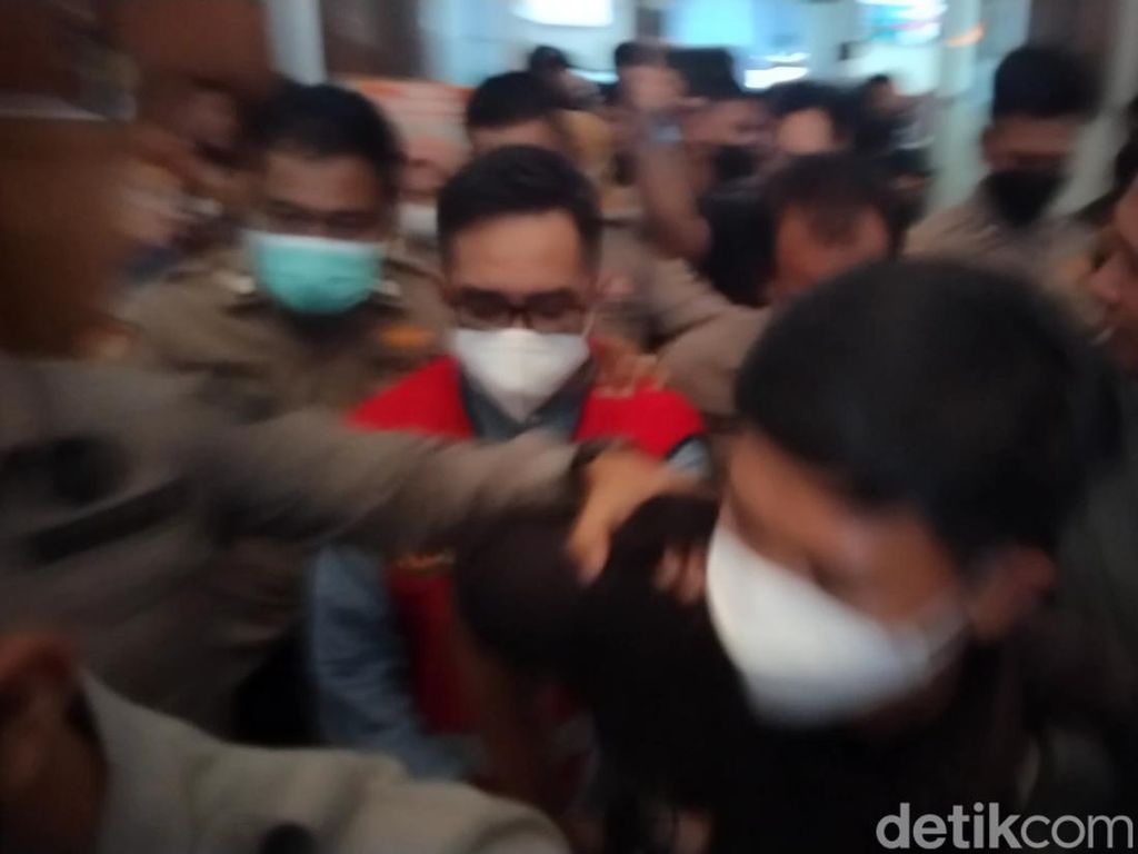 Pengacara Mas Bechi Hadirkan Pengawas Ponpes Shiddiqiyyah Sebagai Saksi Pengacara Mas Bechi Hadirkan Pengawas Ponpes Shiddiqiyyah Sebagai Saksi