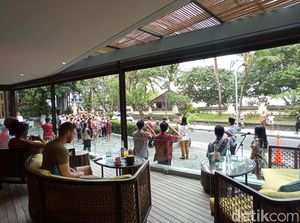 Upacara 17 Agustus di Bali, Bule-bule Girang Baru Pertama Kali Lihat