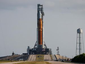 NASA Siap Luncurkan Roket Raksasa ke Bulan Hari Ini NASA Siap Luncurkan Roket Raksasa ke Bulan Hari Ini