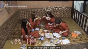 10 Momen Blackpink Makan Bareng di Sauna hingga Restoran