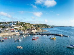 Beri Ulasan Buruk, Turis Ini Diserang Balik Warlok