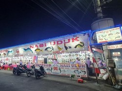 Lezatnya Menu Spesial Ikan Etong Bakar di Seafood 08 Vian Jaya