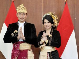 7 Foto AHY & Annisa Upacara Kemerdekaan di Rumah, Tampil Total Berbusana Bali 7 Foto AHY & Annisa Upacara Kemerdekaan di Rumah, Tampil Total Berbusana Bali