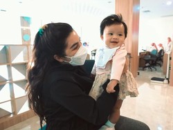 Hiks... Ameena Anak Atta-Aurel Hermansyah Idap Penyakit Eksim