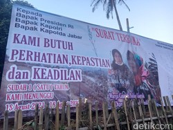 Warga Pasang Baliho di TKP Pembunuhan Ibu Anak Subang